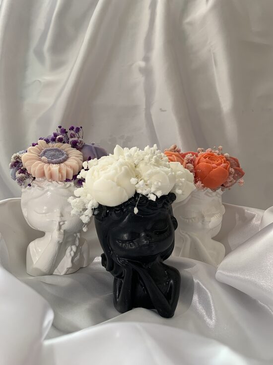 Vaško tirpukų puokštės dailiame indelyje